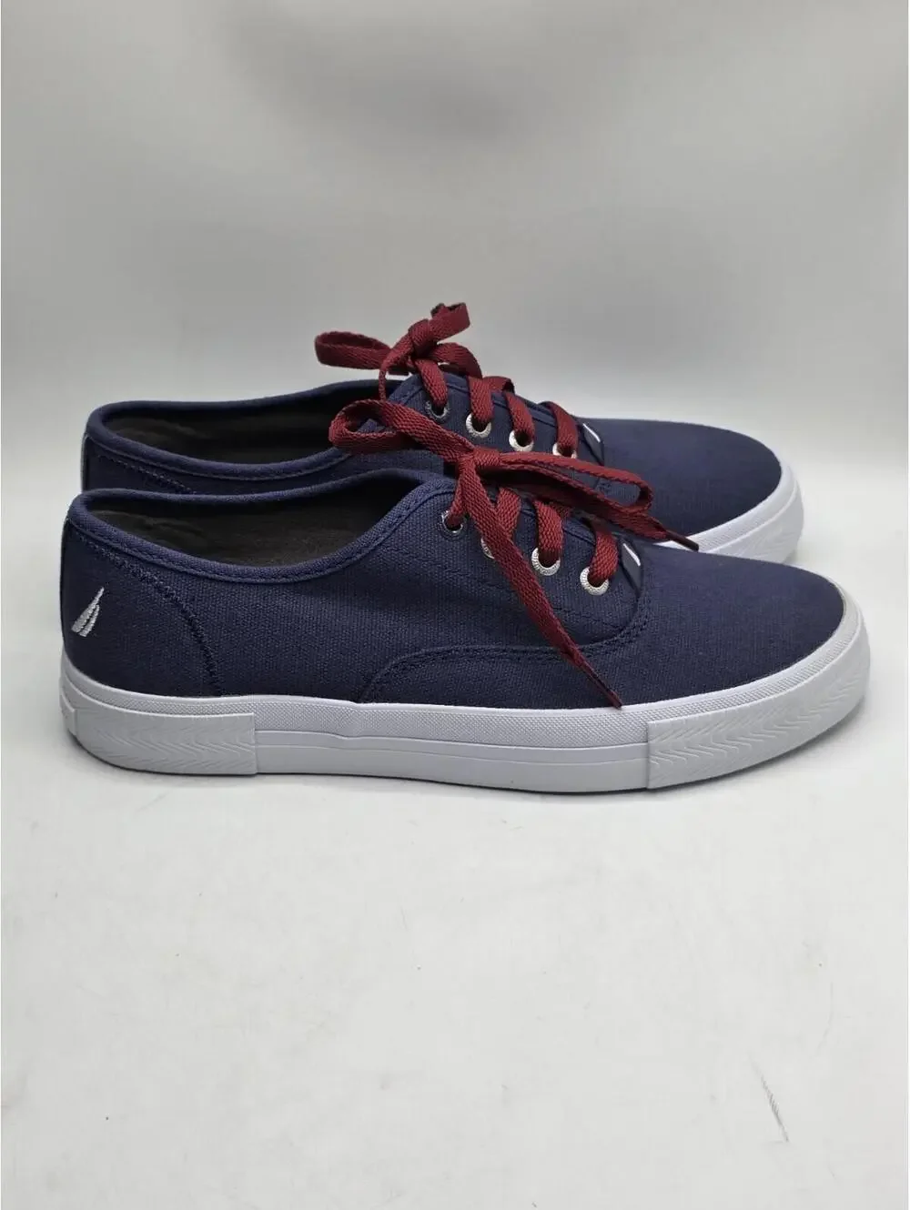 Nautica Deckloom Men’s 7.5 Navy Blue Canvas Sneakers Nautical Deck Shoes Maroon